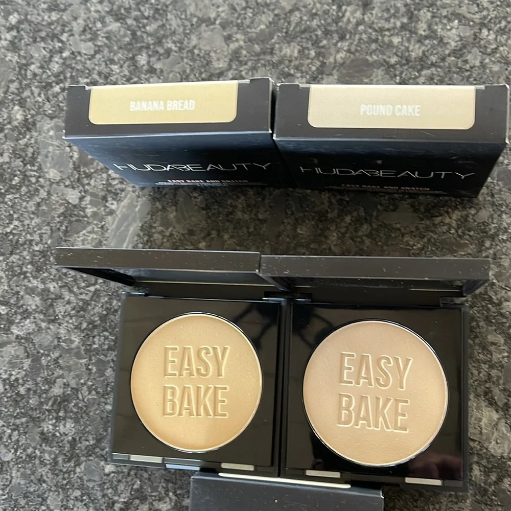 Huda Beauty Easy Bake & Snatch pressed setting Cupcake or Peach Pie